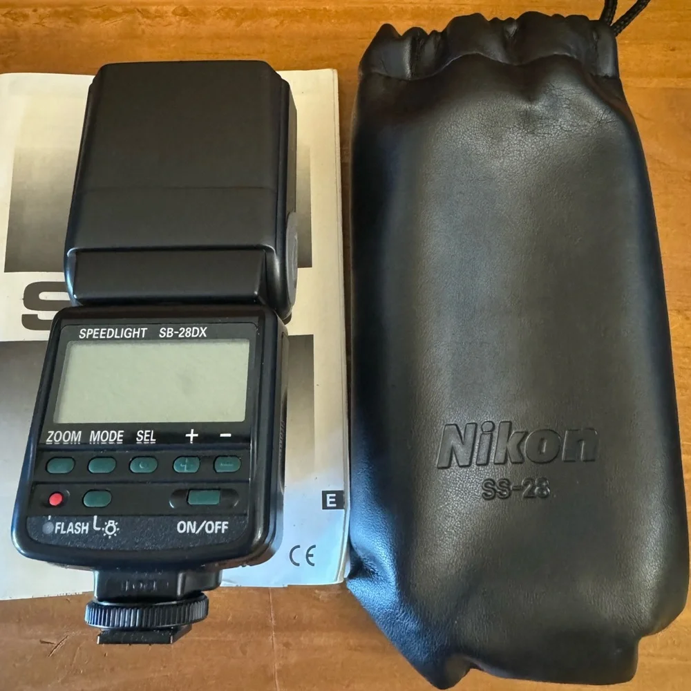 🔆VINTAGE 📸 BUNDLE: Tamrac Camera Bag, Nikon Speedlight SB-28DX, & Camera Strap